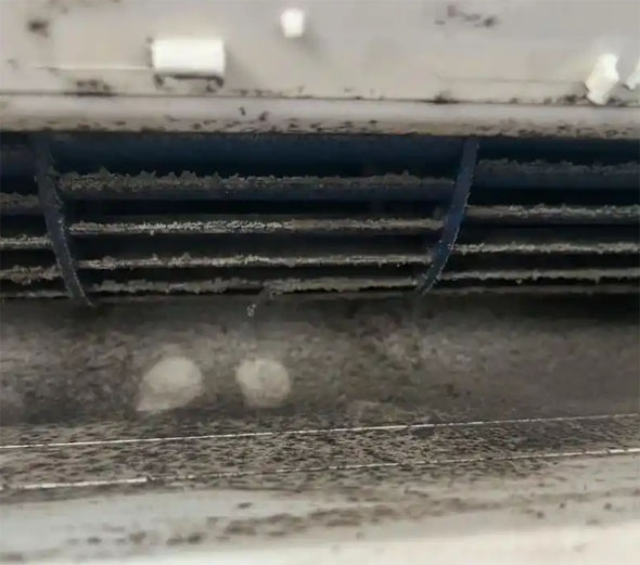 高州空调吹的风有股烧焦味是怎么回事